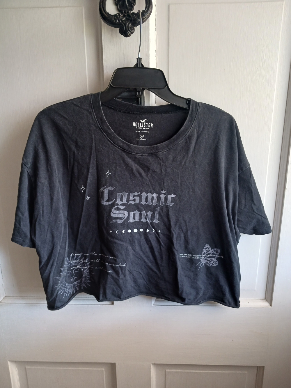 Hollister 'Cosmic Soul' Washed Out Black Dark Gray Graphic Crop Tee Size Medium